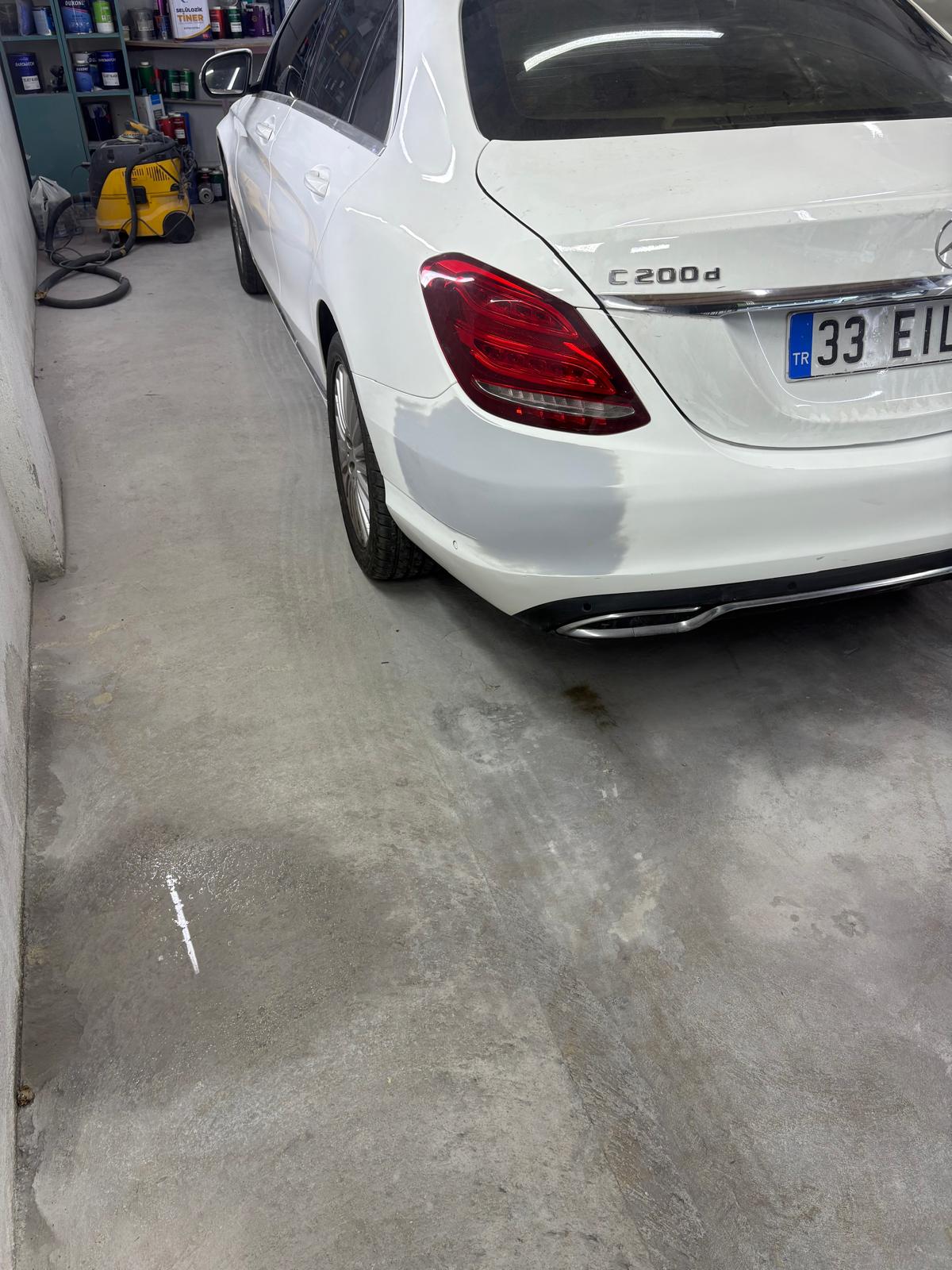 Aracın yan panelinde yapılan lokal boya ve göçük düzeltme çalışması